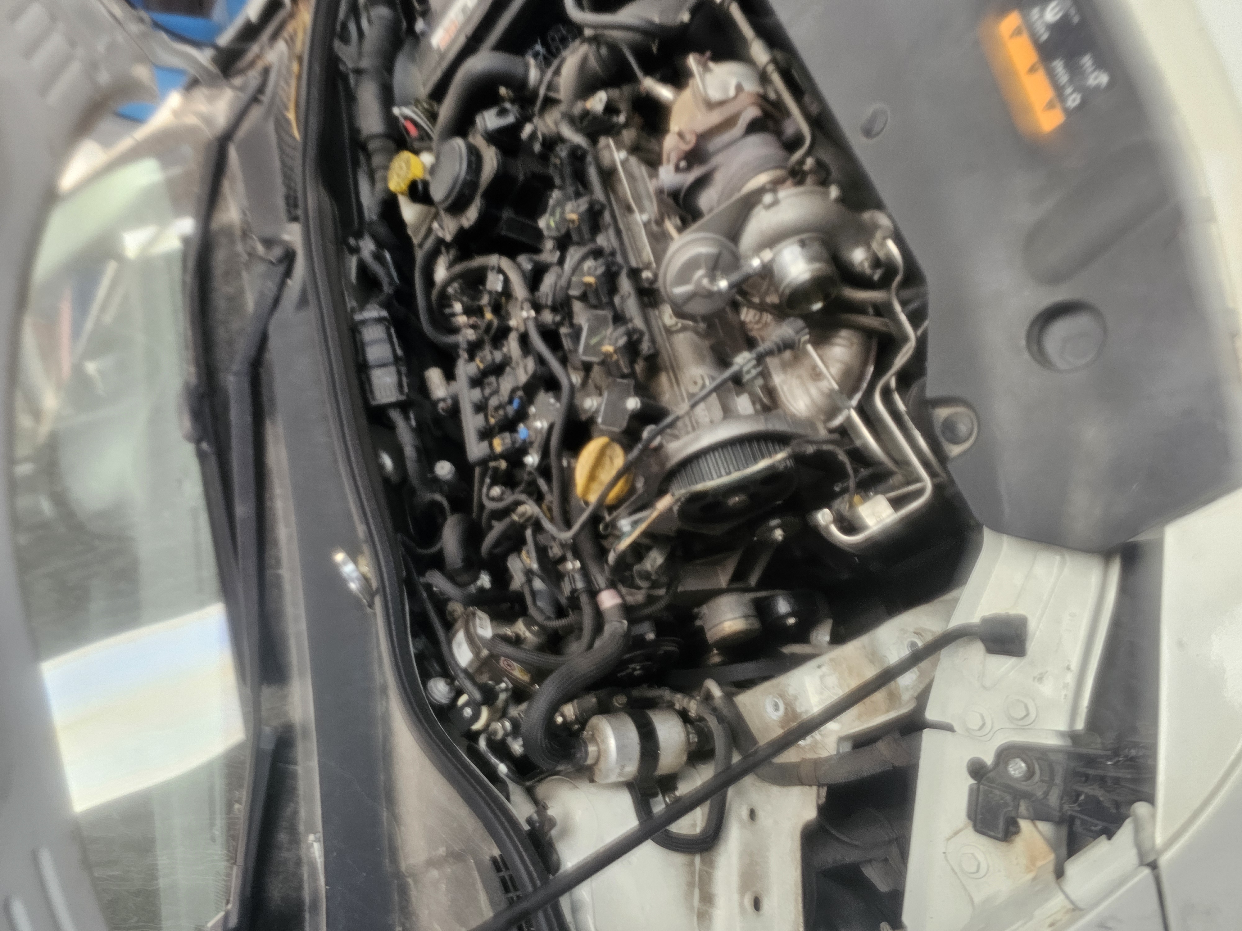 Fiat Tipo 2022: vano motore durante la diagnosi