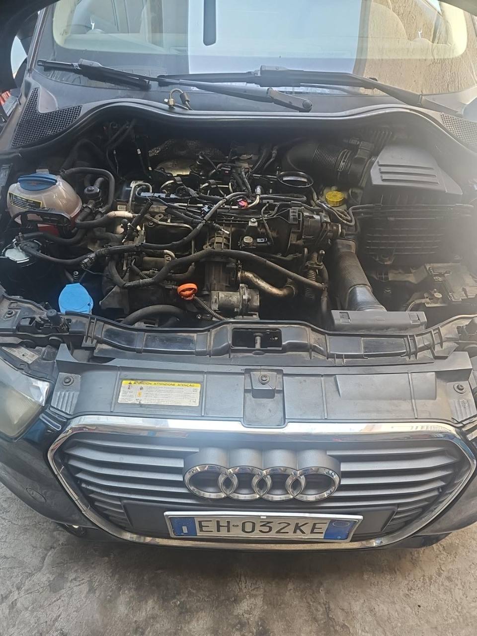 Audi A1: accesso agli iniettori nel vano motore