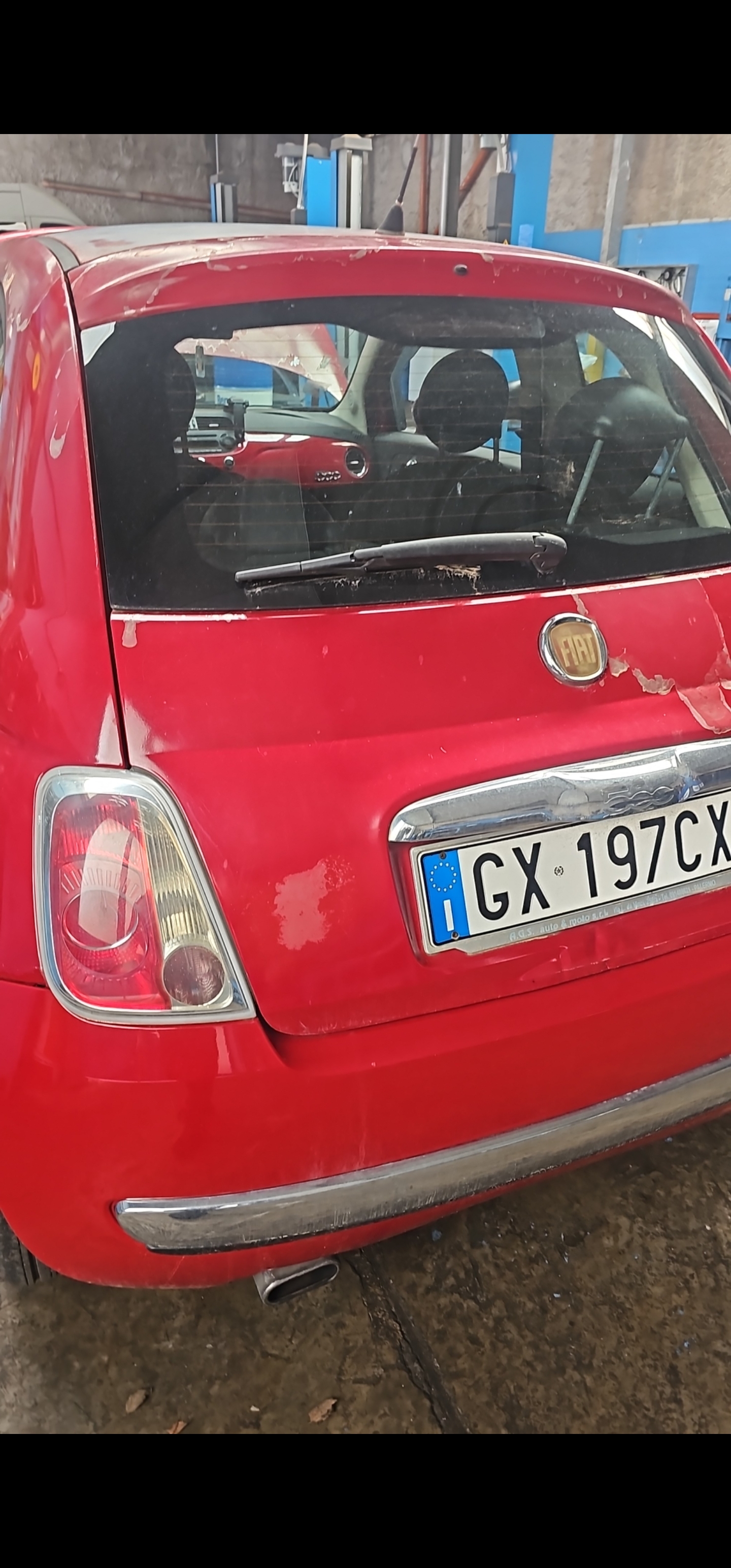 Fiat 500 in officina per piantone sterzo rotto