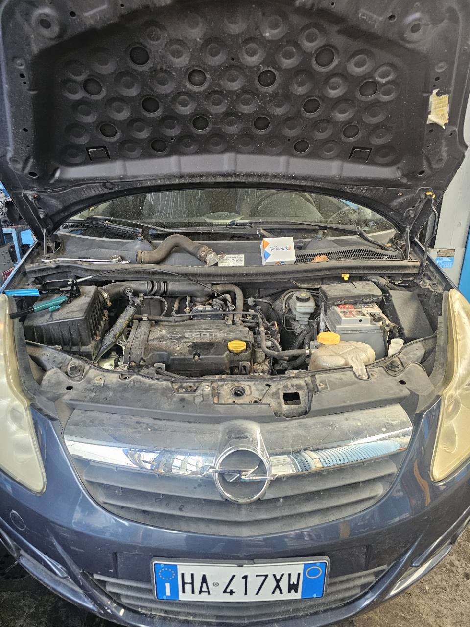 Opel Corsa 2008 con perdita dal circuito acqua