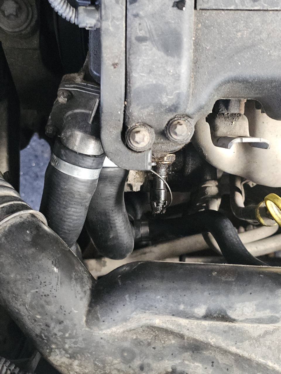 Opel Corsa 2008: ripristino impianto e sostituzione dei tubi radiatore