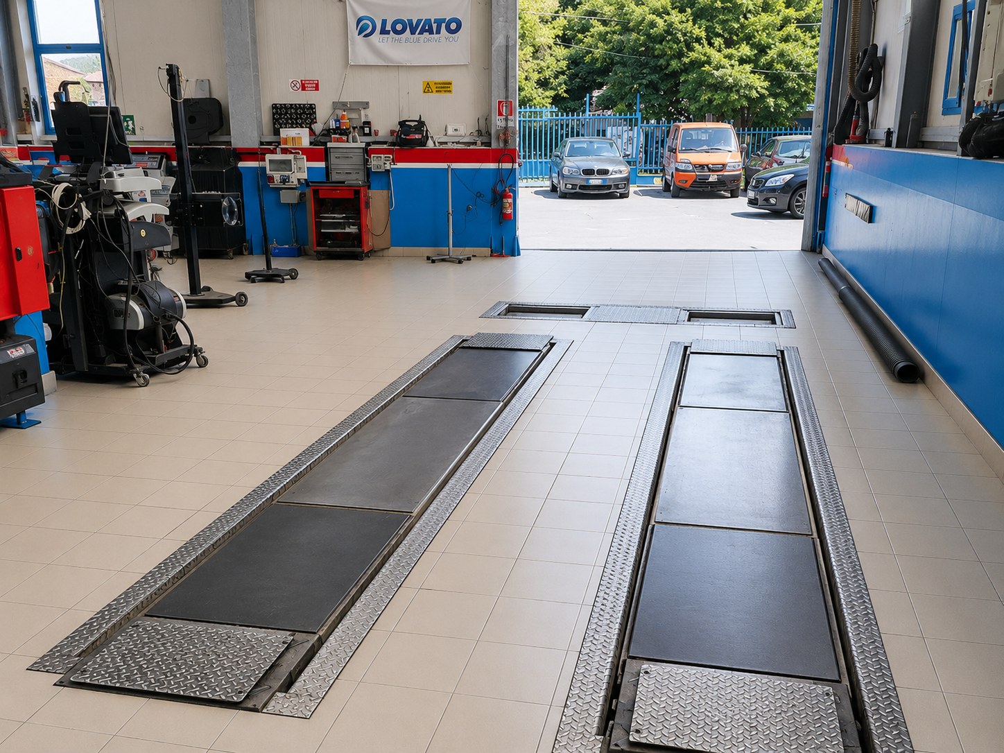 Linea di test idoneita targa nel Centro Revisione Abbate e Figli